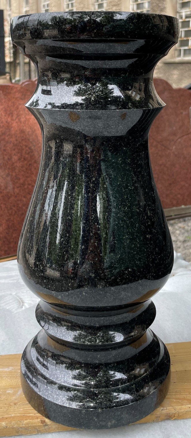 Балюстра за пейка- Черен гранит Габро Буки